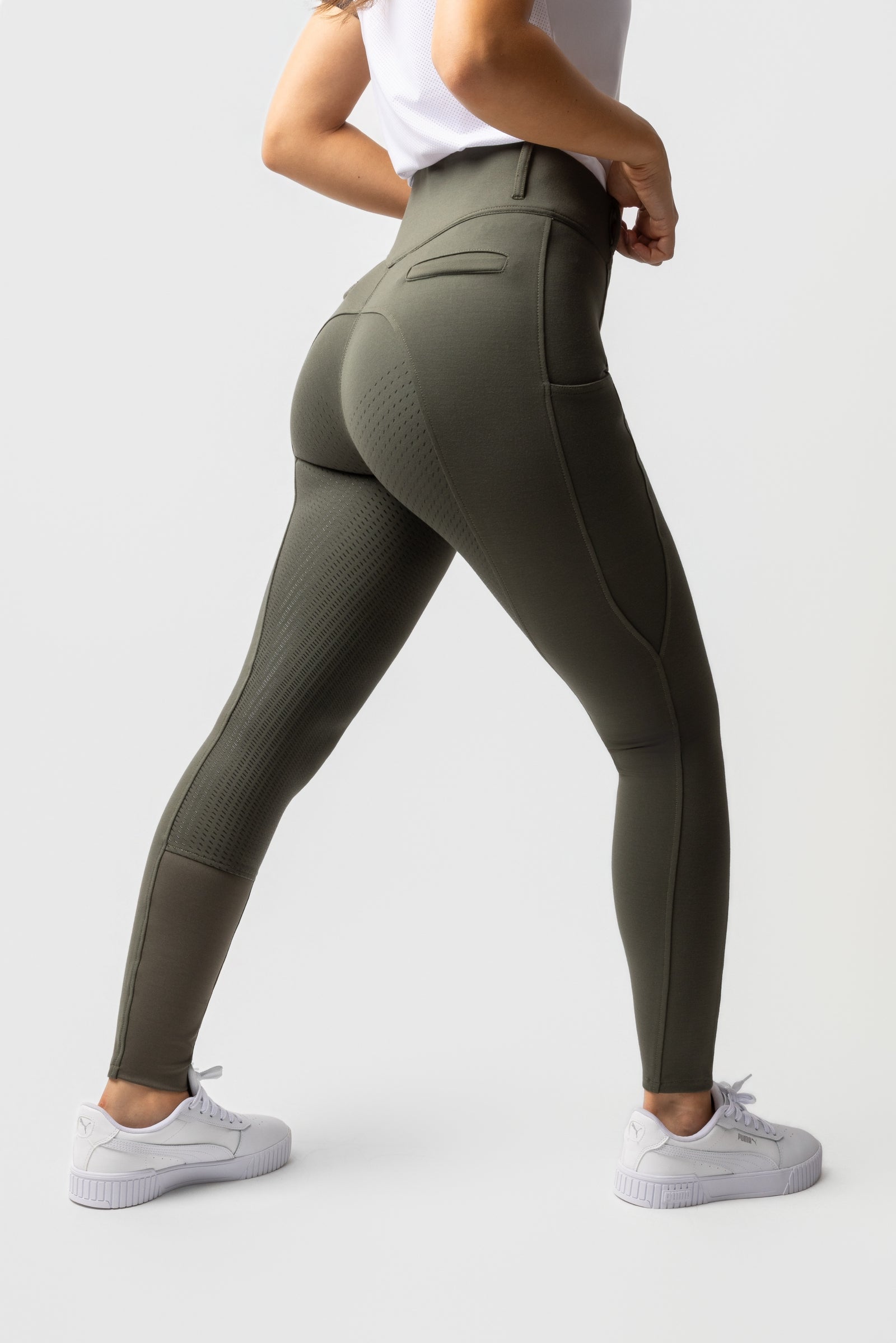 Model shot 3