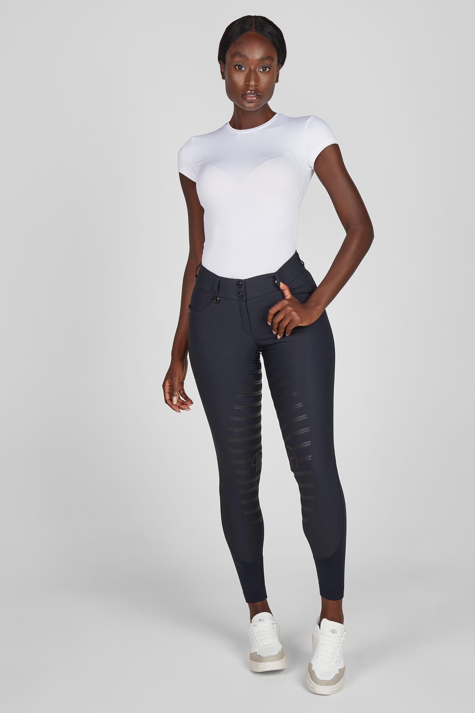 Model shot 2