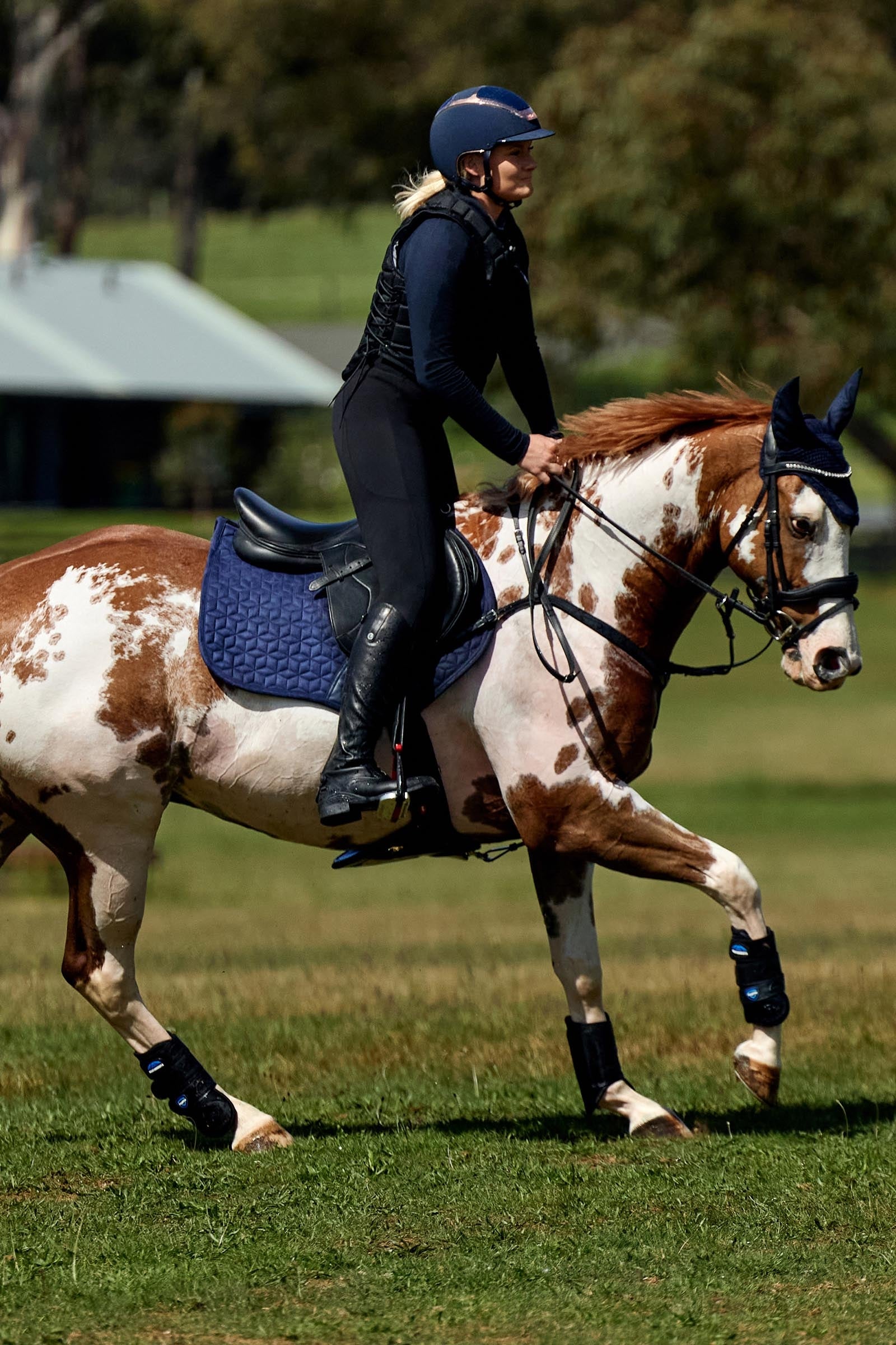 Weatherbeeta Suede Elite Air-Tec Jump Shaped Saddle Pad Saddle Pads