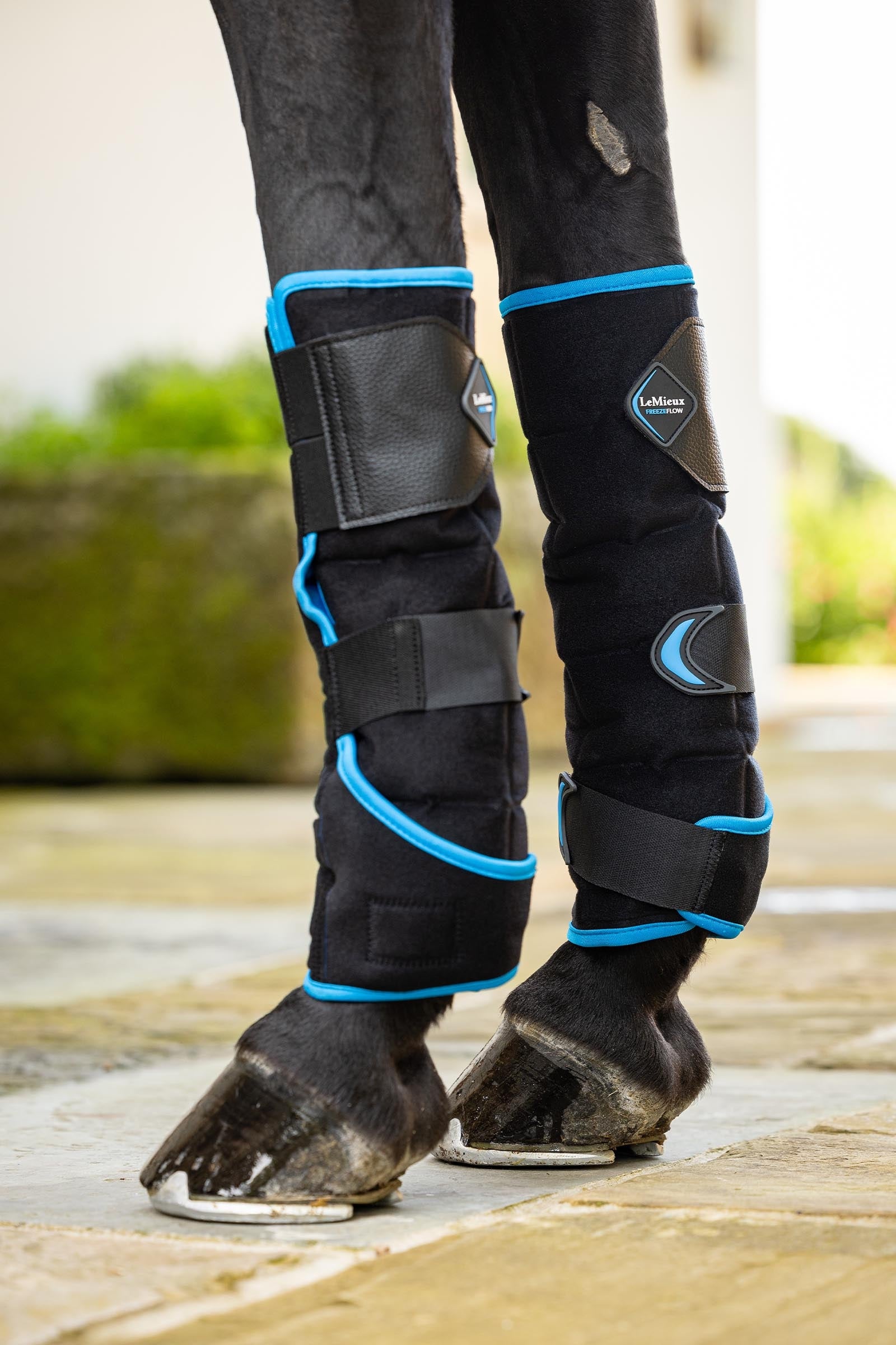LeMieux Freeze Flow Ice Boot Front Leg & Hoof Protection