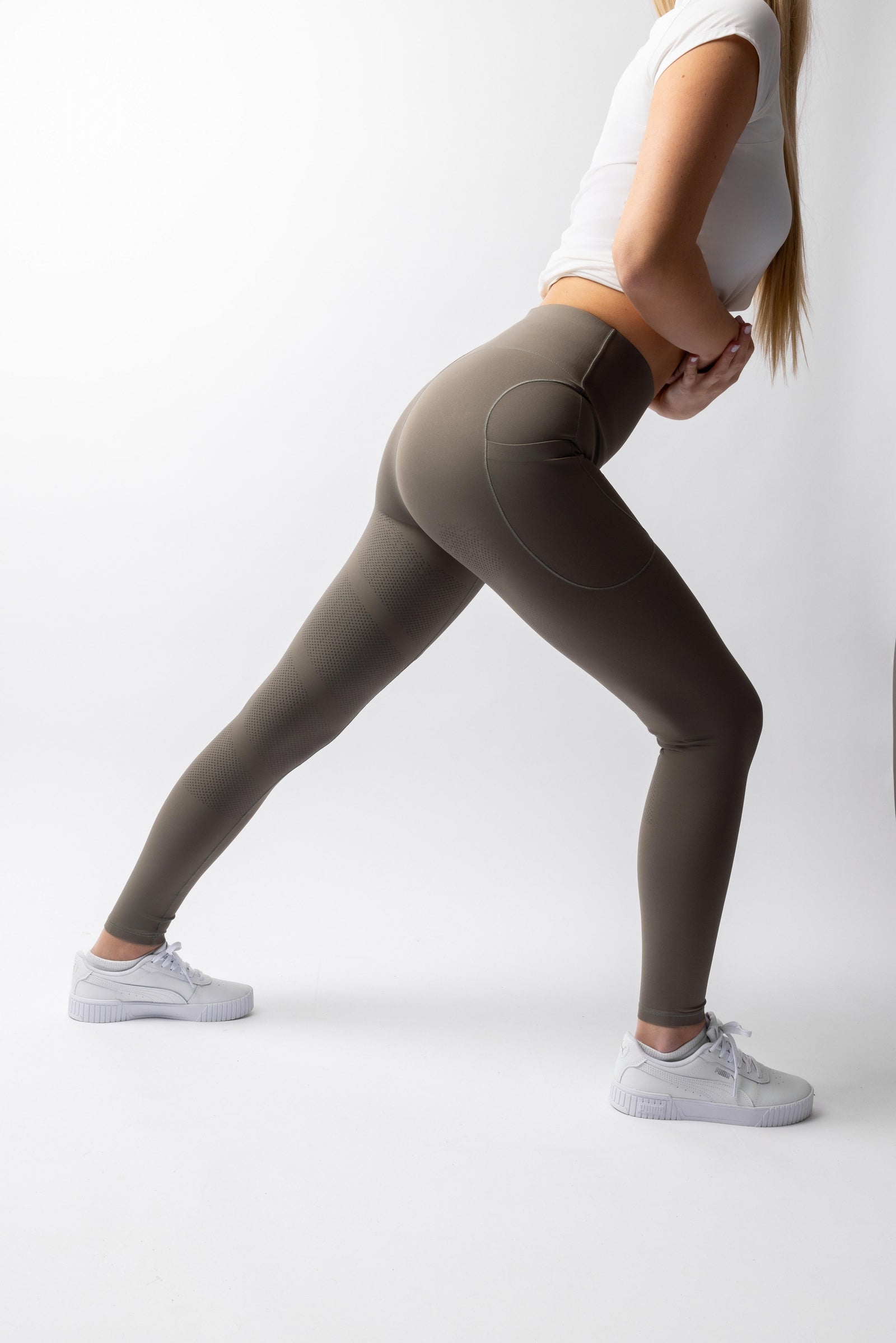 Model shot 3