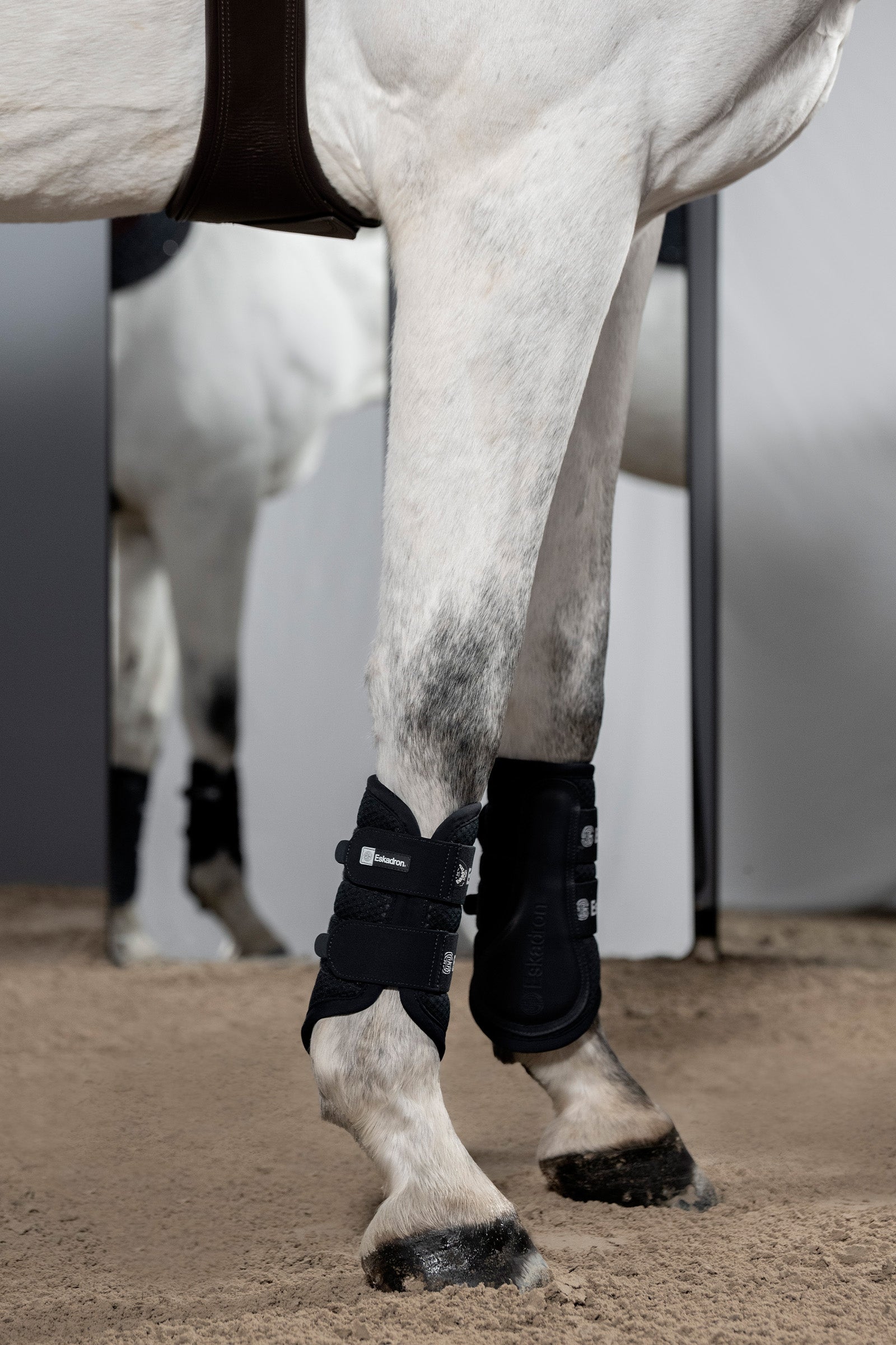 Eskadron Dynamic AW26 Mesh Tendon Boots Leg & Hoof Protection