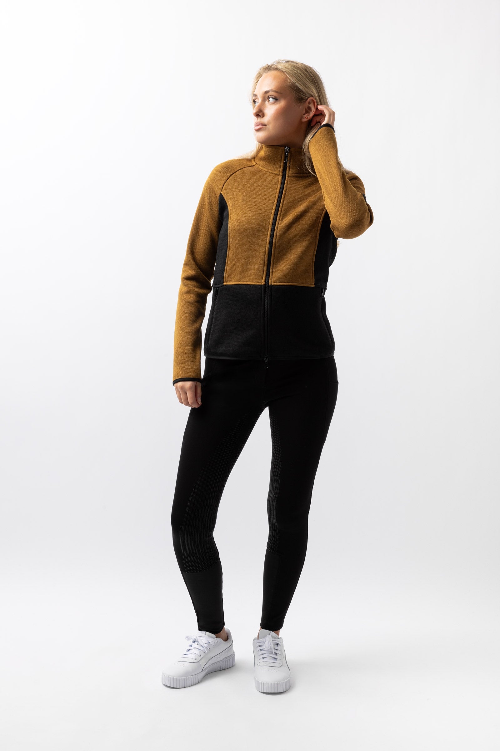Model shot 2