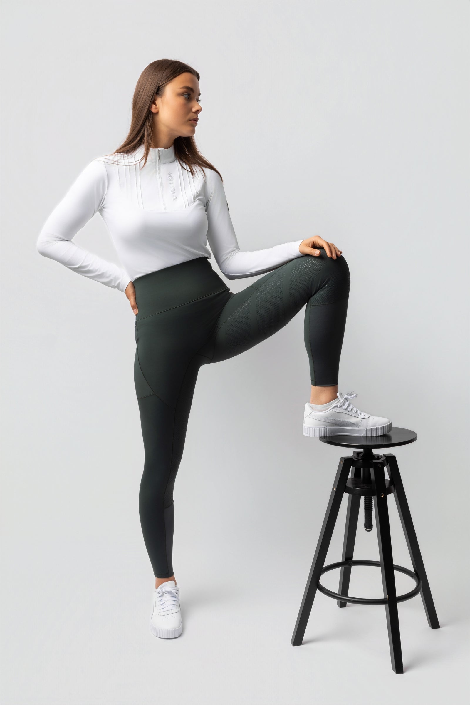 Model shot 4