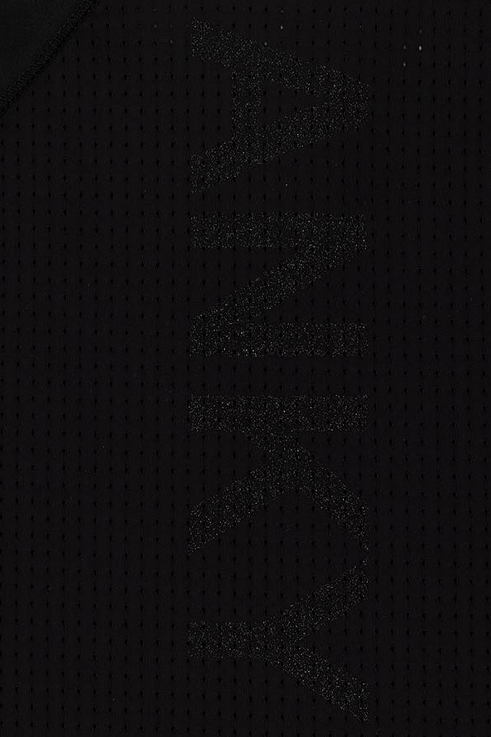 Pack shot 4